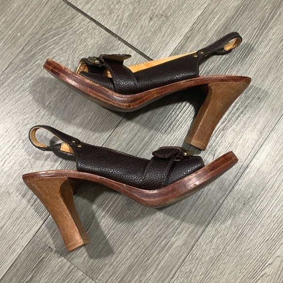 Maneesilp Handmade Deep Brown Leather Wood Heel Sandals with Gold Details - Picture 8 of 12